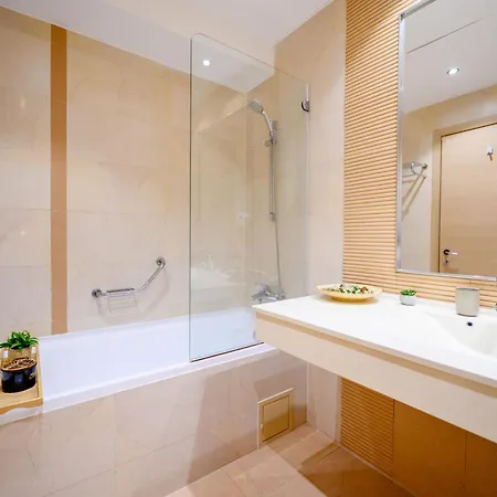 - Jacuzzi Apartment Bukarest
