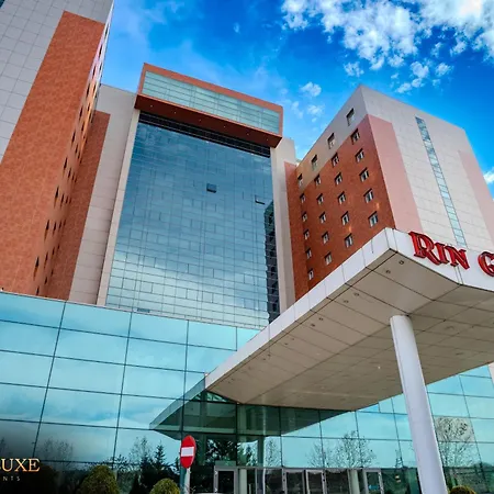 - Jacuzzi Apartment Bukarest