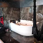 - Jacuzzi * Bukarest