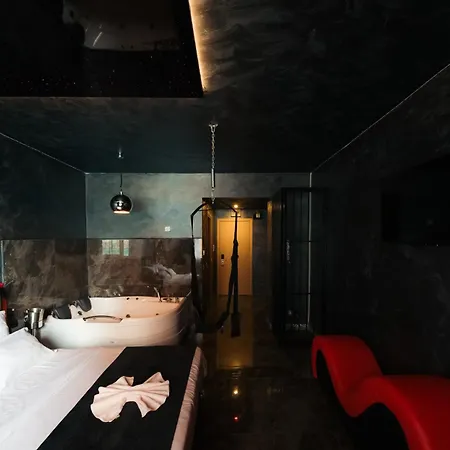 - Jacuzzi Apartman Bukarest